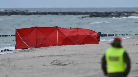 Miejsce znalezienia wojskowego bezzałogowca na plaży w Rusinowie	PAP/Adam Warżawa