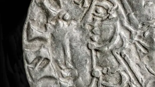 Moneta Olafa Haraldssona, wybita w latach 1024–1028, należy do najrzadszych norweskich numizmatów. Fot. Historisk museum