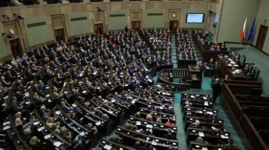 Posłowie na sali obrad Sejmu. Fot. PAP/Paweł Supernak