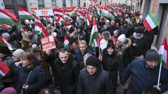  Obywatele Węgier podczas wiecu wyborczego. Fot. PAP/EPA/Tibor Illyes