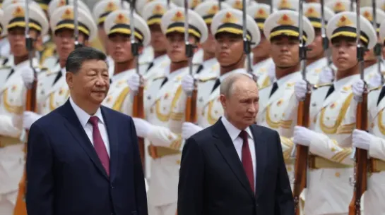Przywódca Chin Xi Jinping i przywódca Rosji Władimir Putin. Fot. PAP/EPA/Maxim Shemetov / POOL 
