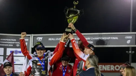 Na podium: menedżer Dariusz Cieślak, Kevin Małkiewicz, Maksymilian Pawełczak, Wiktor Przyjemski i trener reprezentacji Polski Stanisław Chomski. Fot. PAP/Agnieszka Bielecka