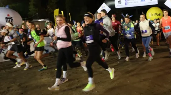 Uczestnicy biegu „Dycha pod Krokwią z gwiazdami polskiego sportu” w Zakopanem, fot. PAP/Grzegorz Momot