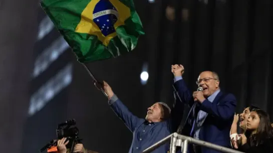 Luiz Inacio Lula da Silva (z flagą), fot. PAP/EPA/EFE/ISAAC FONTANA
