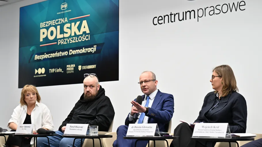Od lewej: Zuzanna Dąbrowska, Michał Fedorowicz, Paweł Olszewski, Dorota Głowacka. Foto PAP/ Marcin Kmieciński