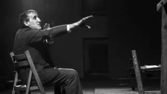 1984 r. Tadeusz Kantor podczas próby. Fot. PAP/Jerzy Ochoński
