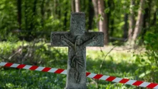 Prace przy ekshumacji polskich ofiar zbrodni wołyńskiej w Puźnikach, fot. PAP/Vladyslav Musiienko
