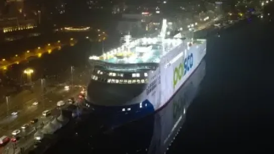 Prom Jantar Unity zacumowany przy Bulwarze Chrobrego w Szczecinie Fot. PAP/Marcin Bielecki