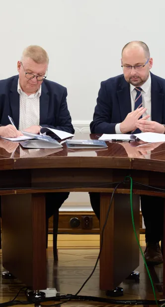 Osoby na zdjęciu od lewej: Robert Metera Członek Zarządu CBF, Piotr Koziarski Prezes Zarządu CBF, Marek Błoński Zarządzający PAP, Paweł Kostrzewa Zarząd PAP. Fot. PAP/Cezary Piwowarski
